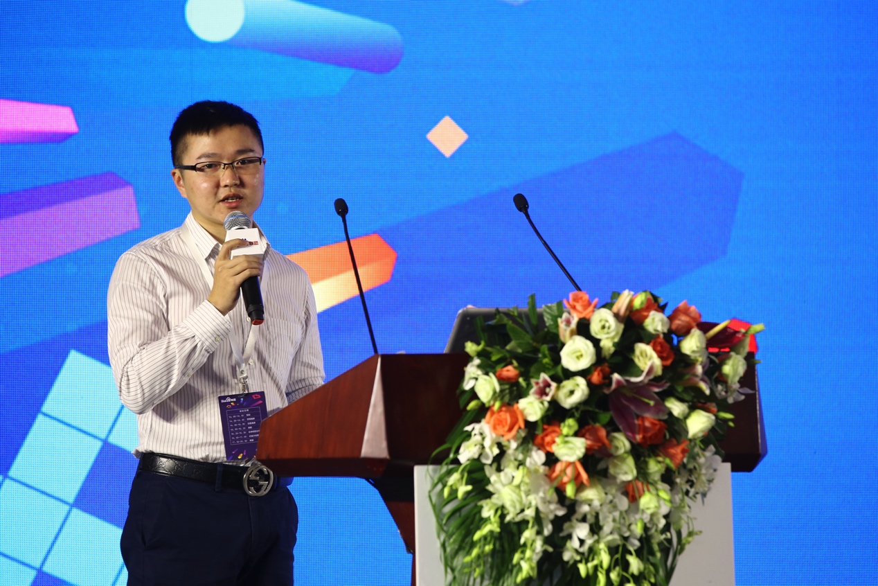 万年历入驻百度智能小程序,一招突破工具类产