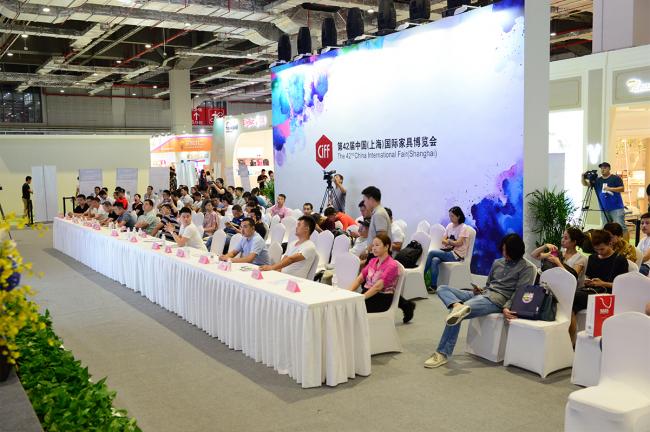西昊出席人体工程学儿童学习桌椅标准研讨会