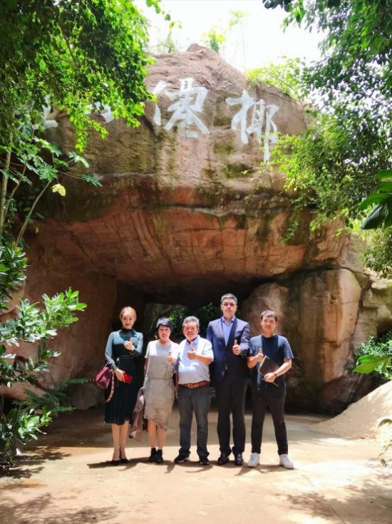 梨花女子学院院长员歆然老师考察海南椰仙山庄旅游地产项目