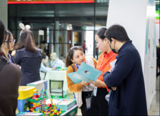 中国幼教展上,年糕妈妈教育产品矩阵集体亮相