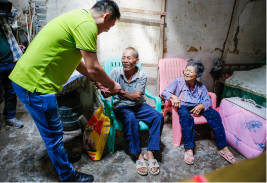 小家大爱·向善而行|绿盒奔驰宝马暖心公益慰问活动圆满落幕