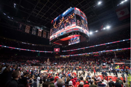 首块三星360°led屏幕入驻nba,点亮亚特兰大老鹰队主场