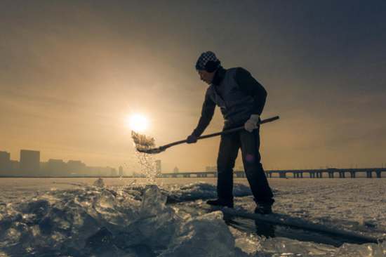 松花江畔冰雪筑梦 哈尔滨冰雪大世界将迎20周年