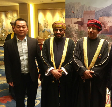 黄锦伟与阿曼新闻大臣阿卜杜穆尼姆·哈萨尼,阿曼苏丹国驻华大使