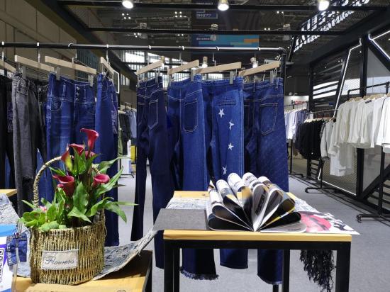 “大涌牛仔”连续四年抱团进军亚洲服装第一展 2019开启“智造”升级新征程