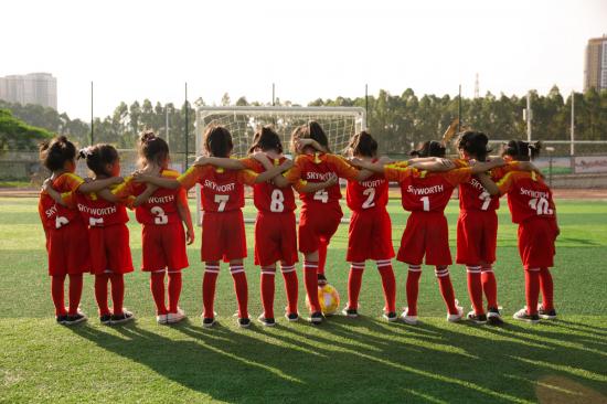 深圳幼儿园毕业照COSPLAY中国女足：最萌粉丝团