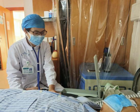 河南省肿瘤医院血液九病区护士用行动和爱心诠释了“白衣天使”的天职