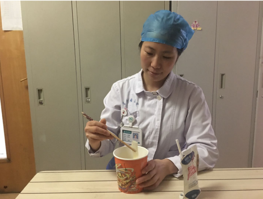 河南省肿瘤医院血液九病区护士用行动和爱心诠释了“白衣天使”的天职