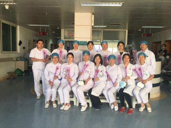 河南省肿瘤医院血液九病区护士用行动和爱心诠释了“白衣天使”的天职