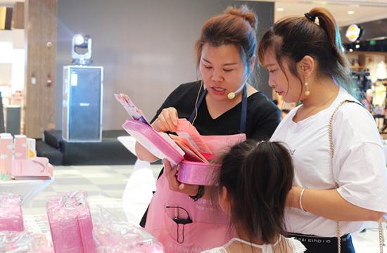 Fingerbook指朴千人美甲节盛大举行