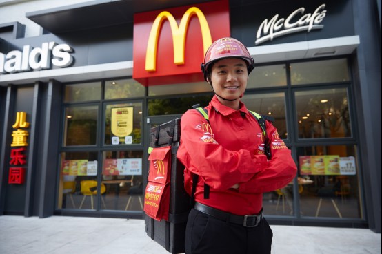 快餐行业饱和，麦当劳实行“地产+餐饮”的运作模式