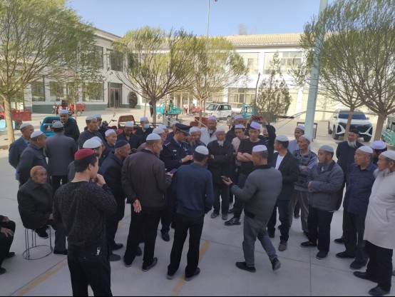 瓜州县公安局双塔派出所开展清真寺反诈宣传活动