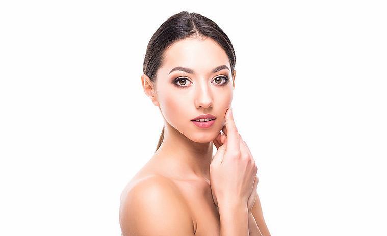 干皮星人自救指南：从「绷带脸」到「果冻肌」，只差一次胶原水光的距离