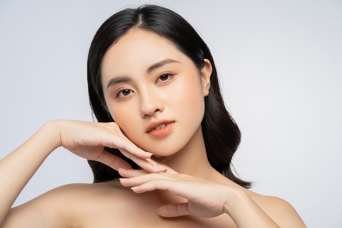 别再当人间沙漠了！胶原水光：关于长效补水，这篇离谱但有用的攻略请收好