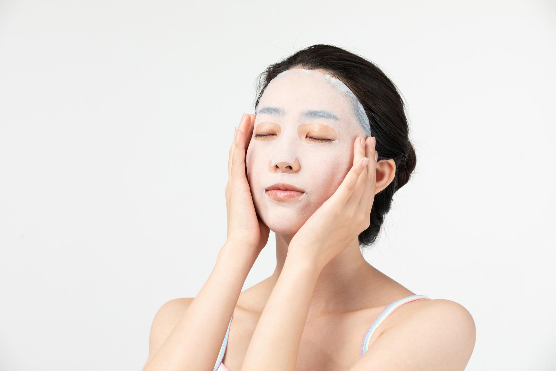 艳存揭秘“胶原水光”：往脸上“灌钢筋水泥”是种什么体验？