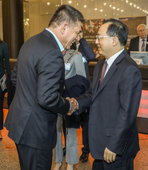 老外来中国创业,带着中国省长去德国签约,这波操作可以