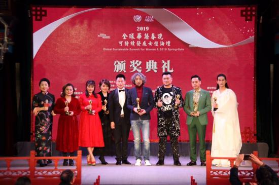 香港小紫藤罗云琦出席2019全球华语艺术春晚倾情献唱引人追捧