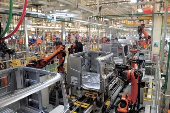 拥有46台高精密机器人,4项世界级的制造设备,8项中国唯一的制造设
